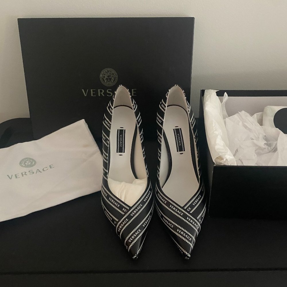 Versace Logo Print Leather Pumps